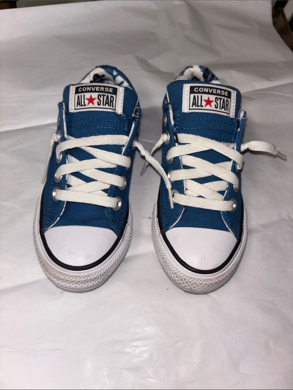 Converse - Kids Low Top Sneakers in Teal Blue and White (size 11)